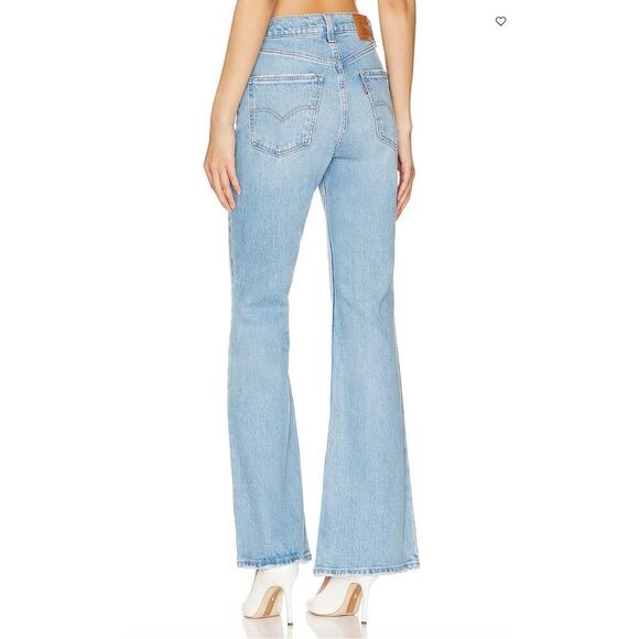EUC $108 Levi's 70's High Rise Flare Light Wash Jeans - Picture 2 of 7